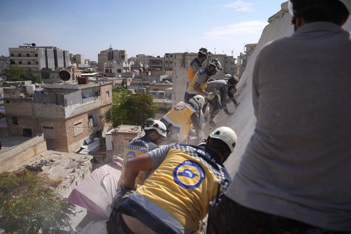 Los bombardeos de Ankara y Damasco provocan decenas de muertos y miles de desplazados en el norte de Siria | Internacional