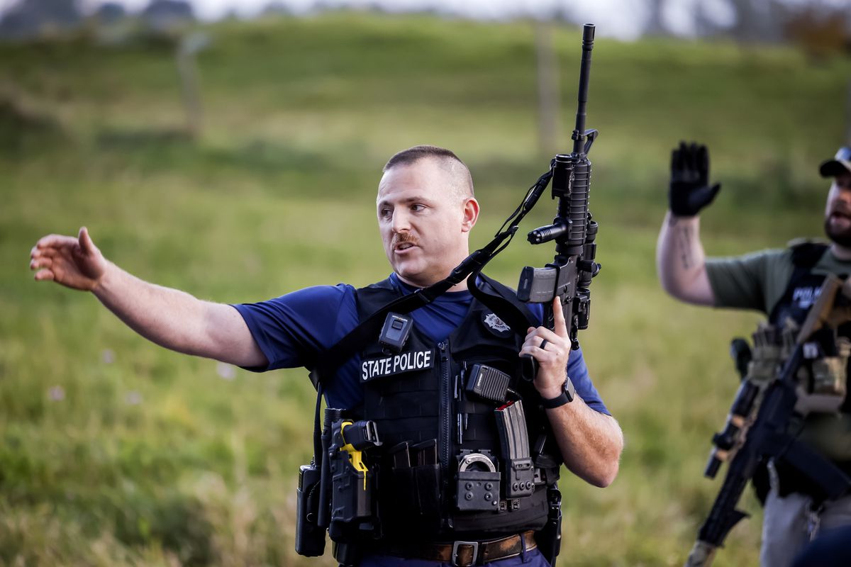 El pueblo fantasma de Lewiston busca al autor de la matanza de Maine: “El luto no empezará hasta que demos con él” | Internacional