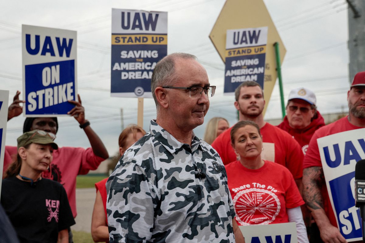 El sindicato UAW admite grandes progresos en las negociaciones y renuncia a ampliar la huelga esta semana | Economía