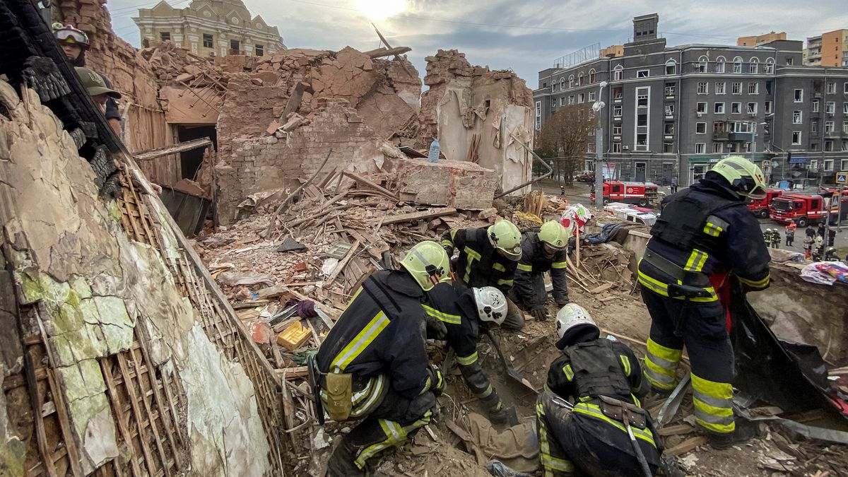 Un misil ruso liquidó a la mitad del centenar de habitantes de la aldea ucrania de Hroza | Internacional