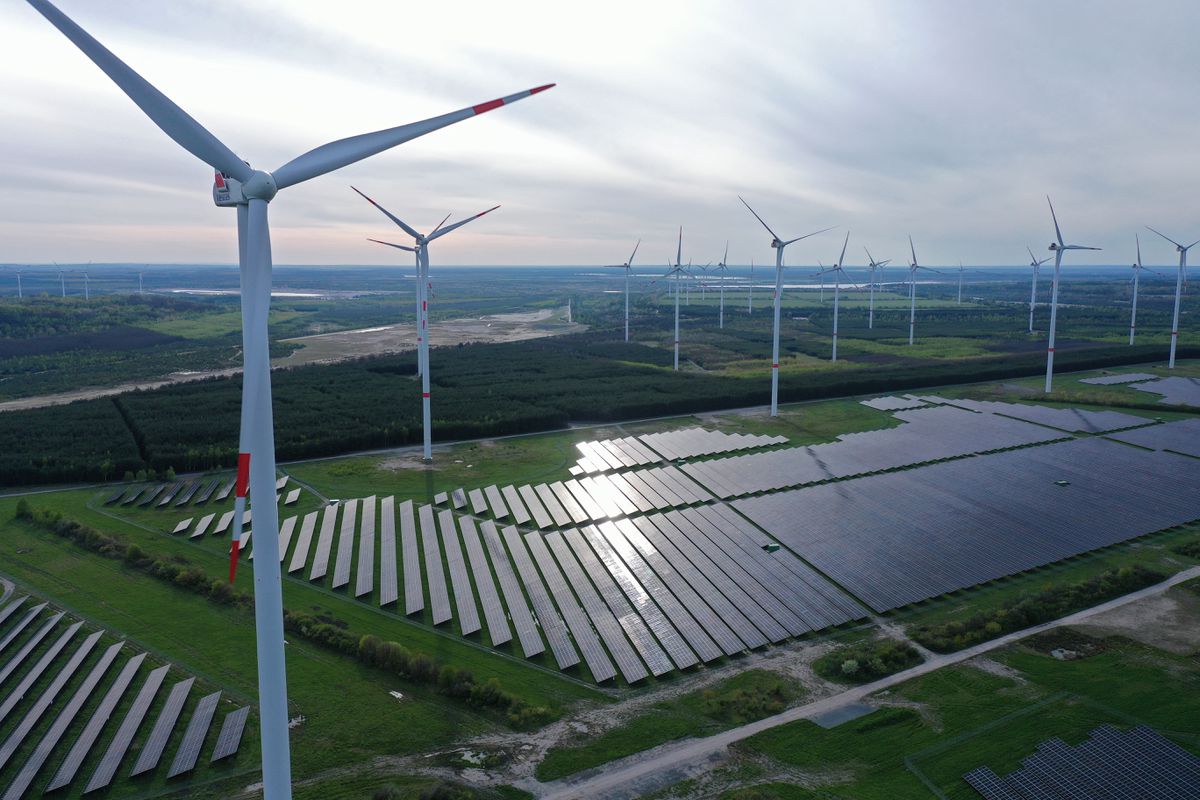 El precio de la independencia eléctrica europea: 140.000 millones al año hasta 2030 | Economía
