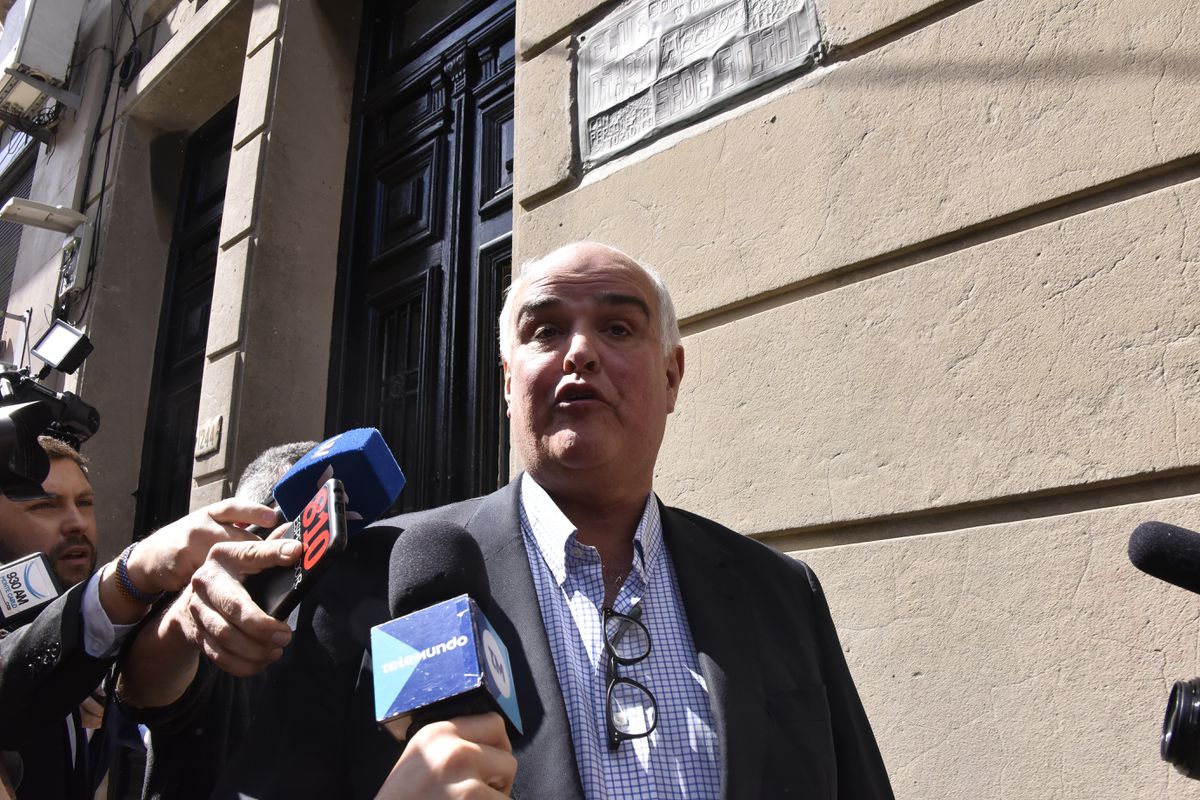 Gustavo Penadés: La justicia uruguaya encarcela a un senador acusado de 22 delitos sexuales contra menores | Internacional