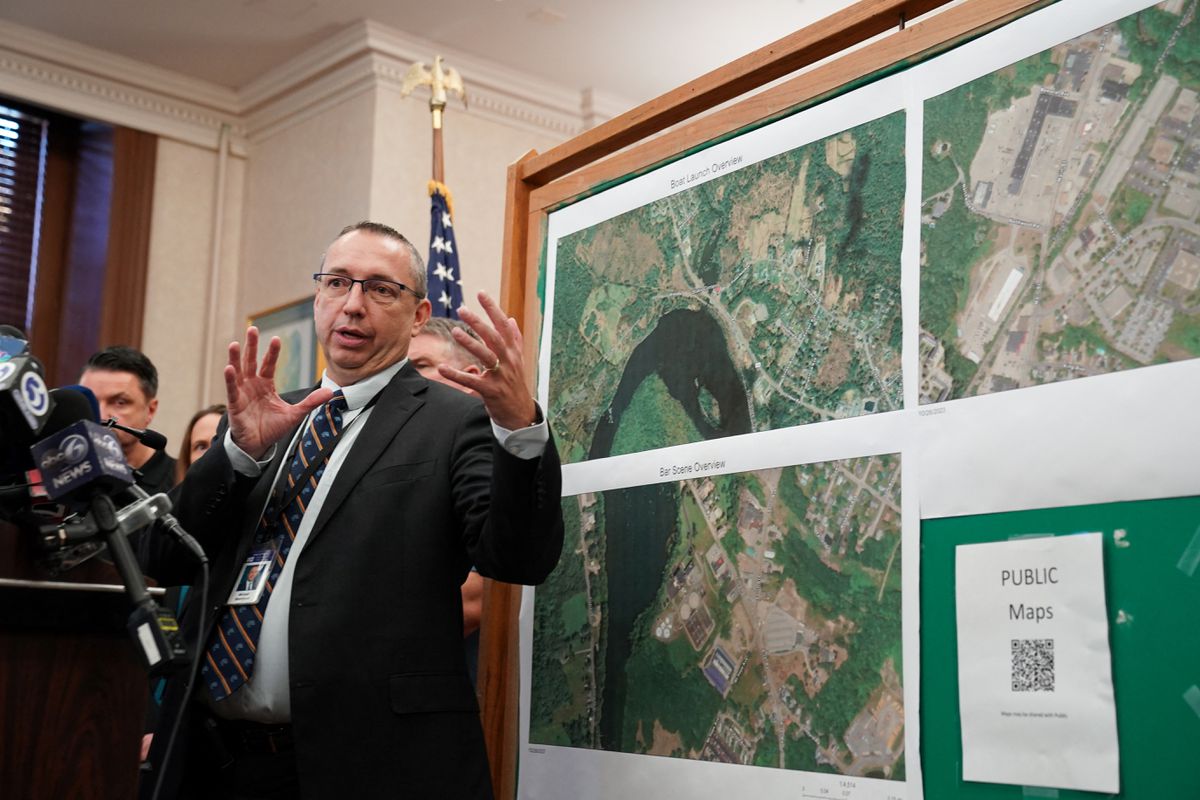 Levantado el confinamiento por la matanza de Maine, aunque sigue sin haber rastro del asesino | Internacional