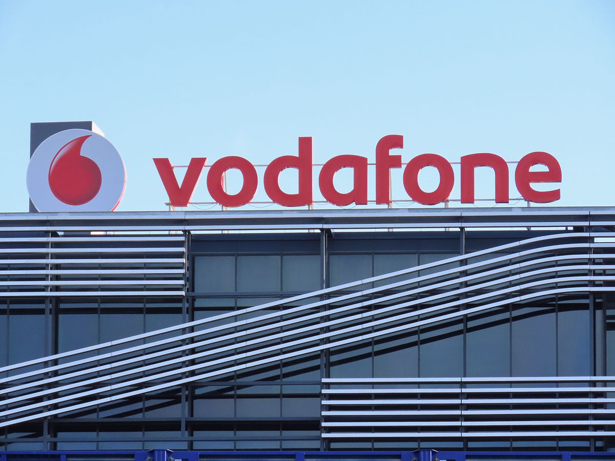 Un grupo liderado por el fondo de capital riesgo RRJ Capital evalúa comprar Vodafone España por 5.000 millones | Economía