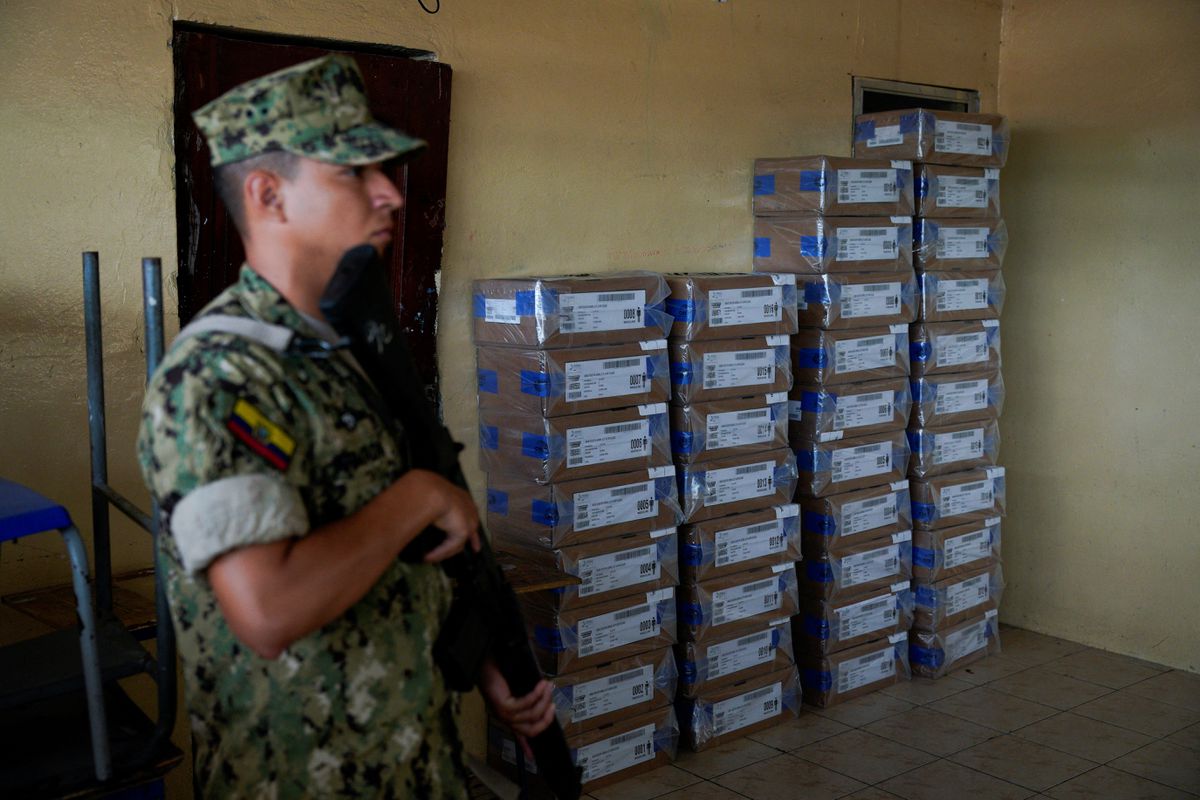 Ecuador vota en medio de una oleada de violencia sin freno