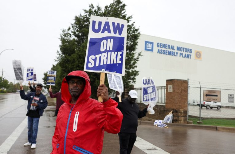 General Motors, Ford y Stellantis pierden más de 20.000 millones de valor en Bolsa en la huelga | Economía